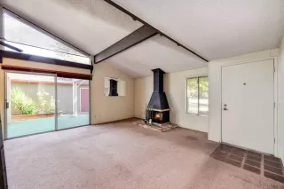 Photo #4: 222106511 Listing