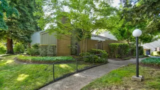 More Details about MLS # 222106641 : 2320 SWARTHMORE DR