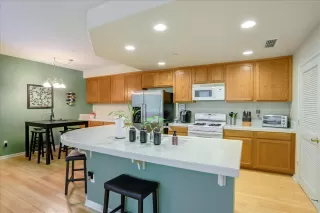 Photo #3: 222107015 Listing