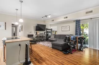 Photo #3: 222108399 Listing