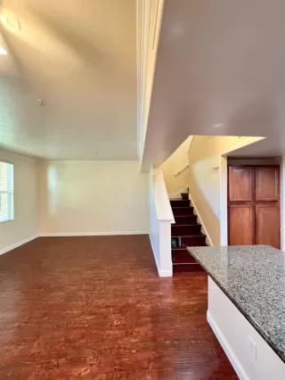 Photo #5: 222109543 Listing