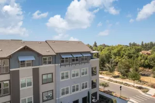 Photo #2: 222111321 Listing