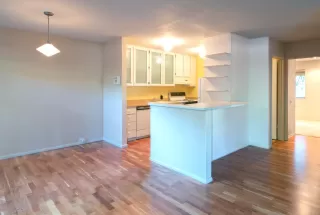 Photo #4: 222111603 Listing