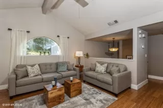 Photo #4: 222113117 Listing