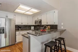 Photo #5: 222113117 Listing