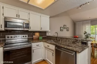 Photo #6: 222113117 Listing