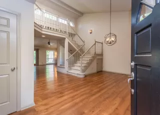 Photo #2: 222114103 Listing