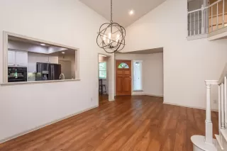 Photo #4: 222114103 Listing