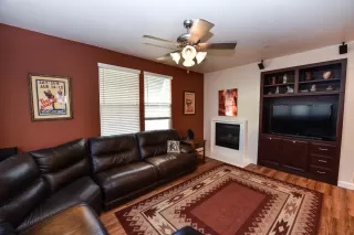 Photo #4: 222115302 Listing