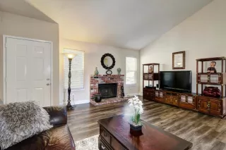 Photo #3: 222116663 Listing