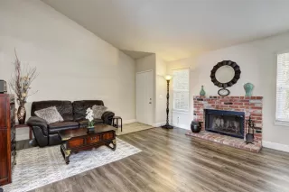 Photo #4: 222116663 Listing