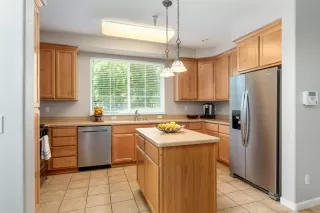 Photo #6: 222119214 Listing