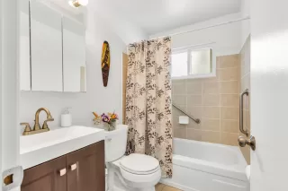 Photo #4: 222119543 Listing