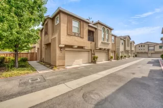 Photo #2: 222120338 Listing