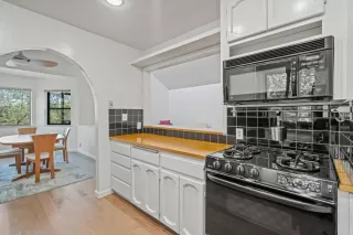 Photo #3: 222120753 Listing 