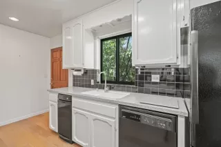 Photo #4: 222120753 Listing 