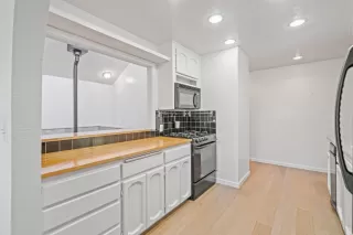 Photo #5: 222120753 Listing 