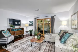 Photo #2: 222120839 Listing