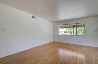 Photo #4: 222122361 Listing