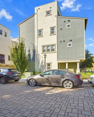 Photo #2: 222122982 Listing