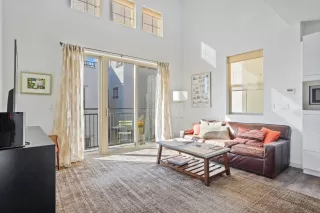 Photo #6: 222122982 Listing