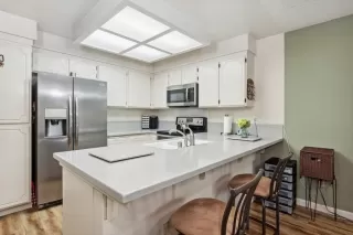 Photo #3: 222123184 Listing