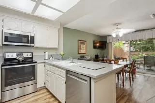 Photo #4: 222123184 Listing