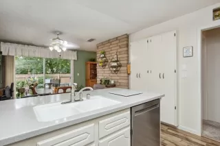 Photo #5: 222123184 Listing