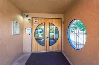 Photo #4: 222125417 Listing