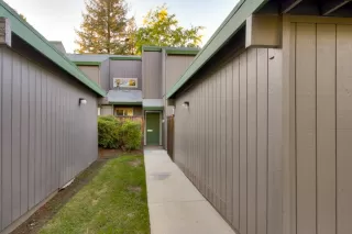 Photo #2: 222126446 Listing