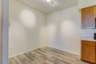 Photo #5: 222128088 Listing