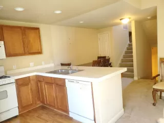 Photo #4: 222128209 Listing