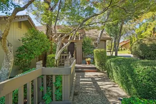 Photo #2: 222128451 Listing