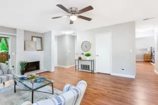 Photo #6: 222128871 Listing