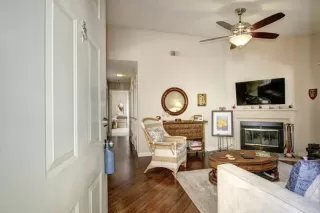 Photo #3: 222135942 Listing