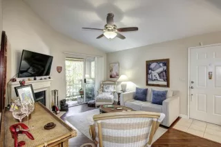 Photo #6: 222135942 Listing