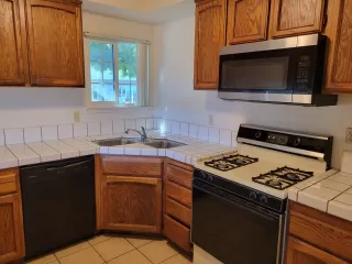 Photo #3: 222136049 Listing 