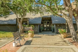 Photo #1: 222136195 Listing 