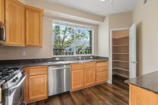 Photo #3: 222136569 Listing 