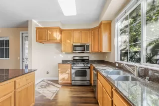 Photo #4: 222136569 Listing 