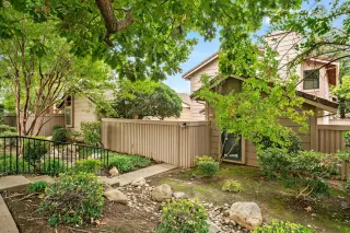 Photo #1: 222137942 Listing