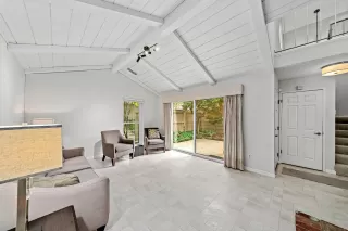 Photo #2: 222137942 Listing