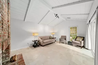 Photo #6: 222137942 Listing