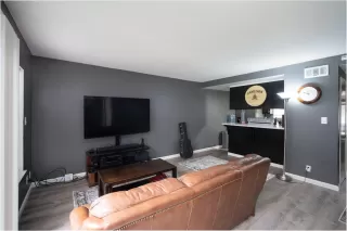 Photo #4: 222138284 Listing