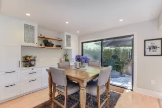 Photo #5: 222138574 Listing