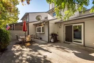 Photo #4: 222138971 Listing