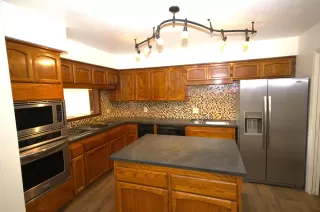 Photo #5: 222139230 Listing