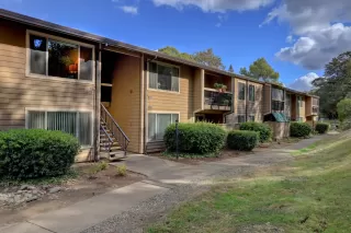 Photo #1: 222140191 Listing 