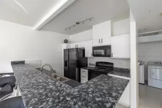 Photo #5: 222140419 Listing