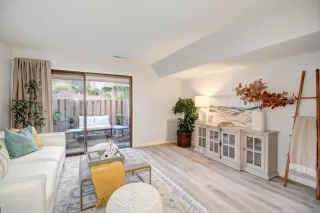 Photo #2: 222140996 Listing